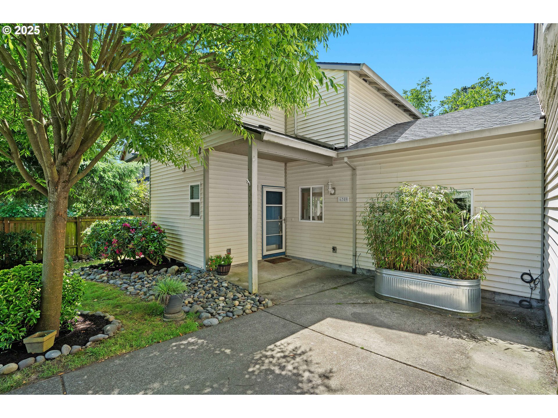 Property Photo: 6309 NE 45th Ave OR 97218