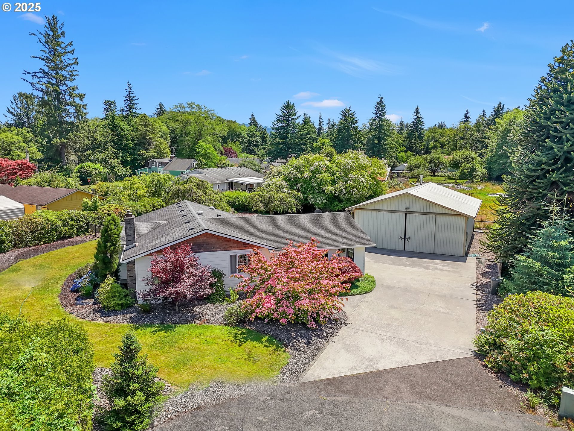 Property Photo: 40116 Riverview Ter OR 97103