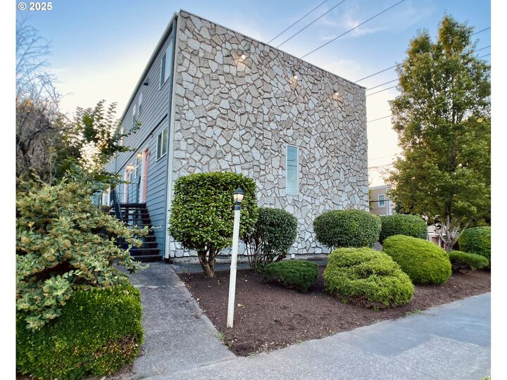 Property Photo:  8805 SE 17th Ave  OR 97202 