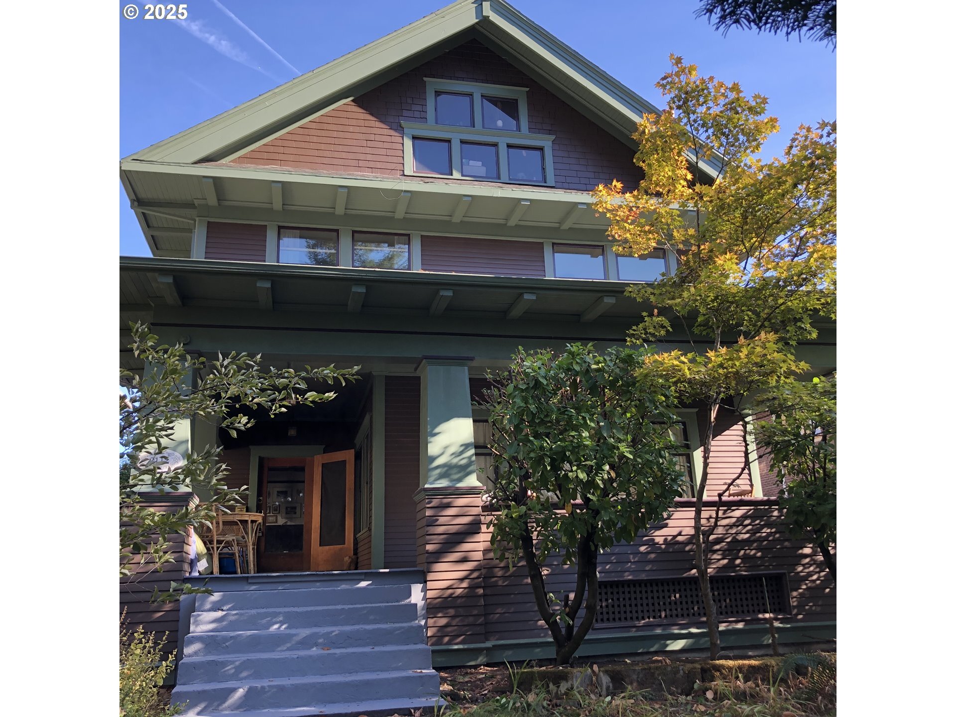 Property Photo:  2112 SE Elliott Ave  OR 97214 