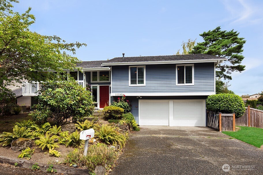 Property Photo: 12130 SE 47th Place WA 98006