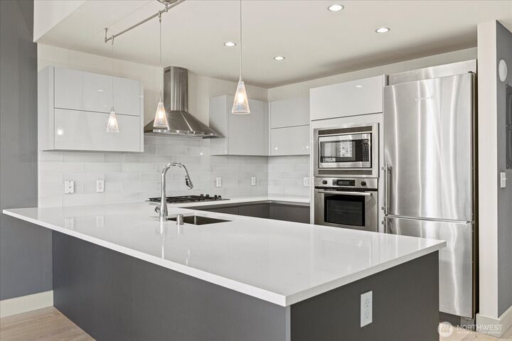 Property Photo:  737  Olive Way 1903  WA 98101 