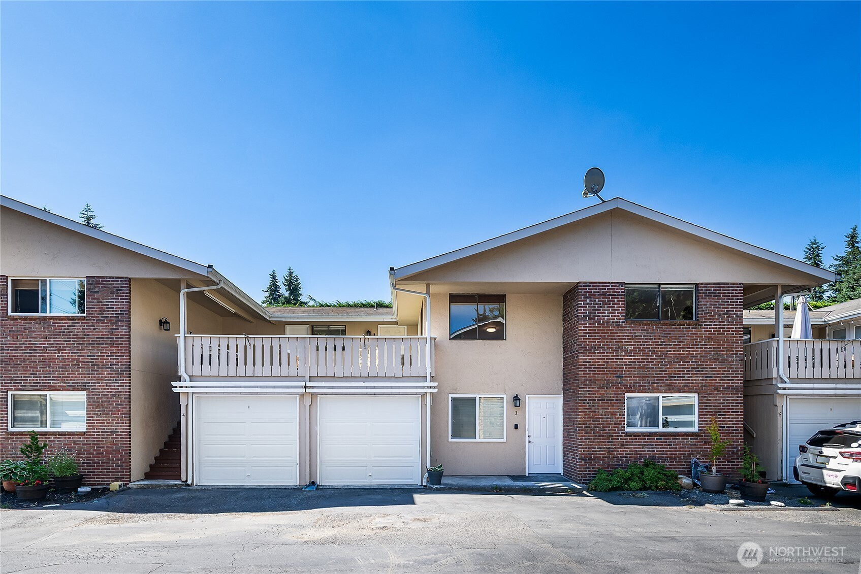 Property Photo: 20632 76th Avenue W 4 WA 98026