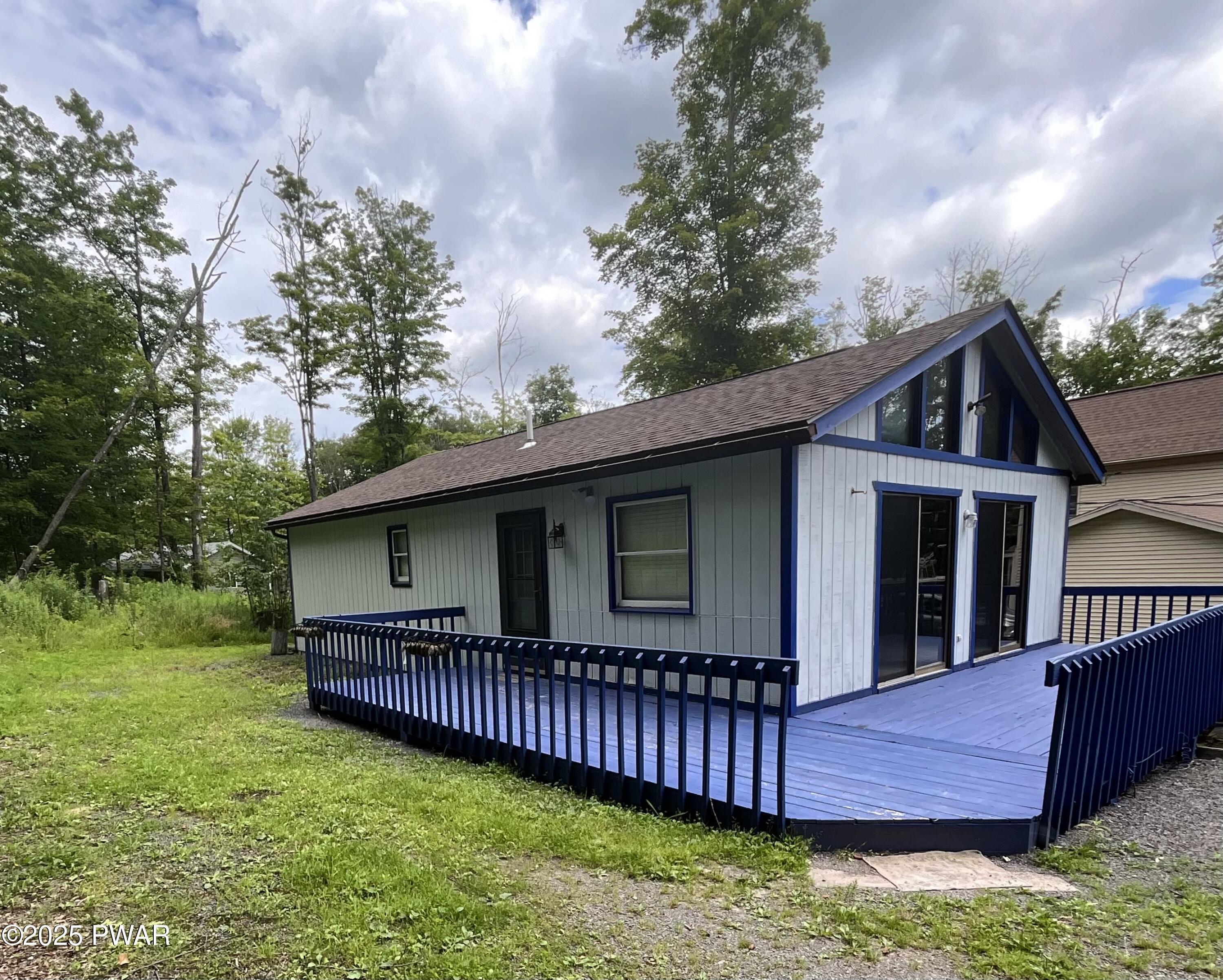 Property Photo: 110 Parkwood Drive Er#154 PA 18436