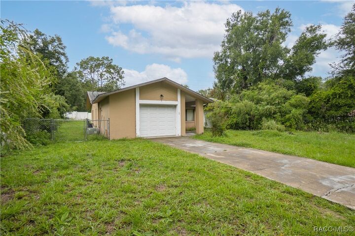 Property Photo: 105 E Harvard Street FL 34452