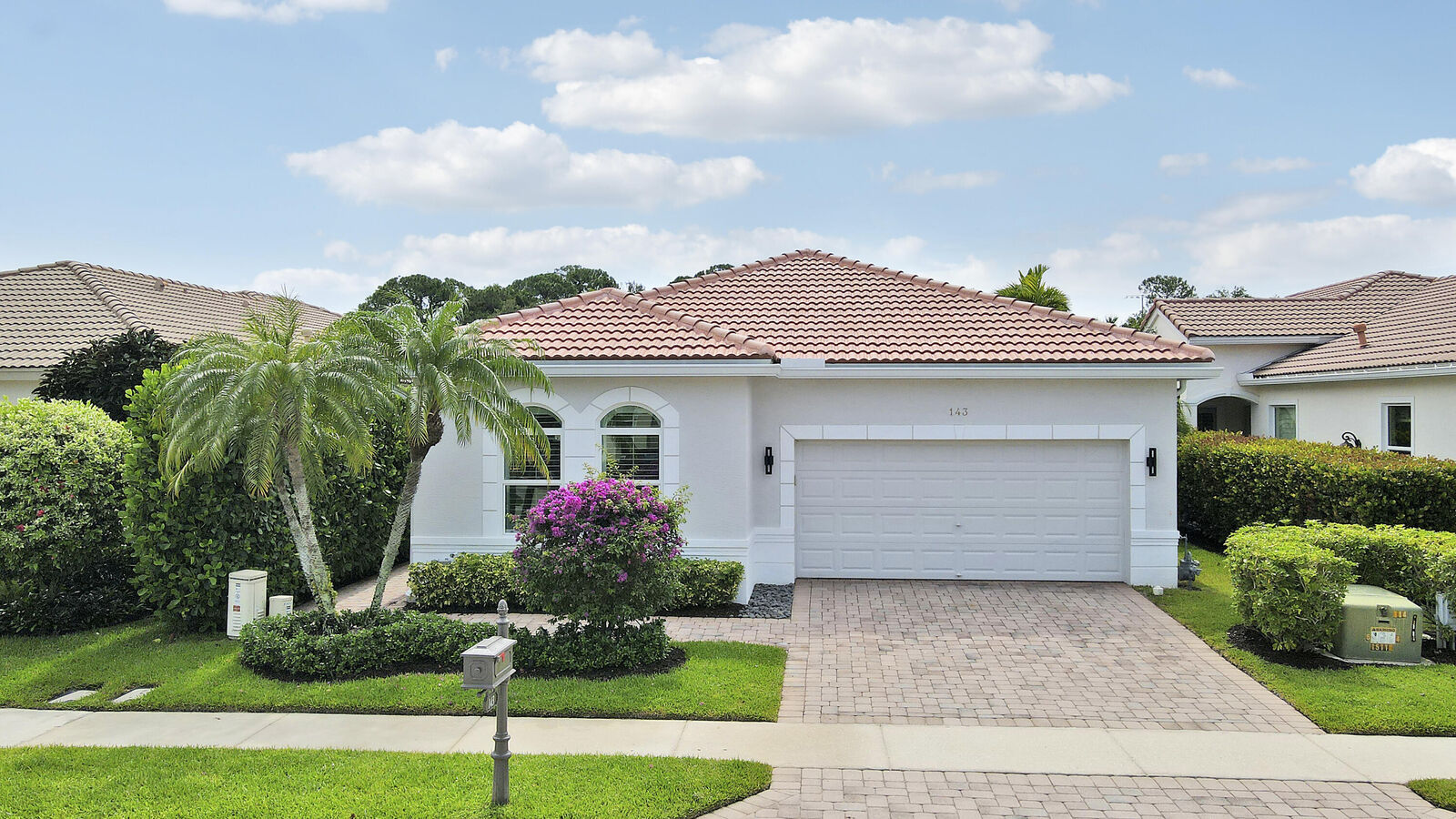 Property Photo:  143 Via Condado Way  FL 33418