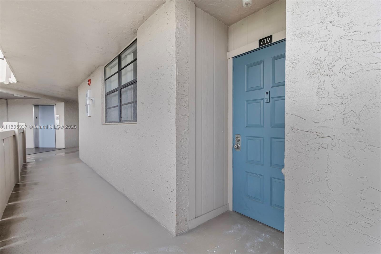 Property Photo: 1001 Colony Point Cir 419 FL 33026