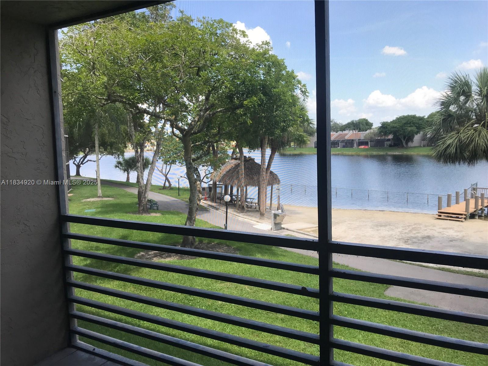 Property Photo:  1101 Colony Point Cir 206  FL 33026 