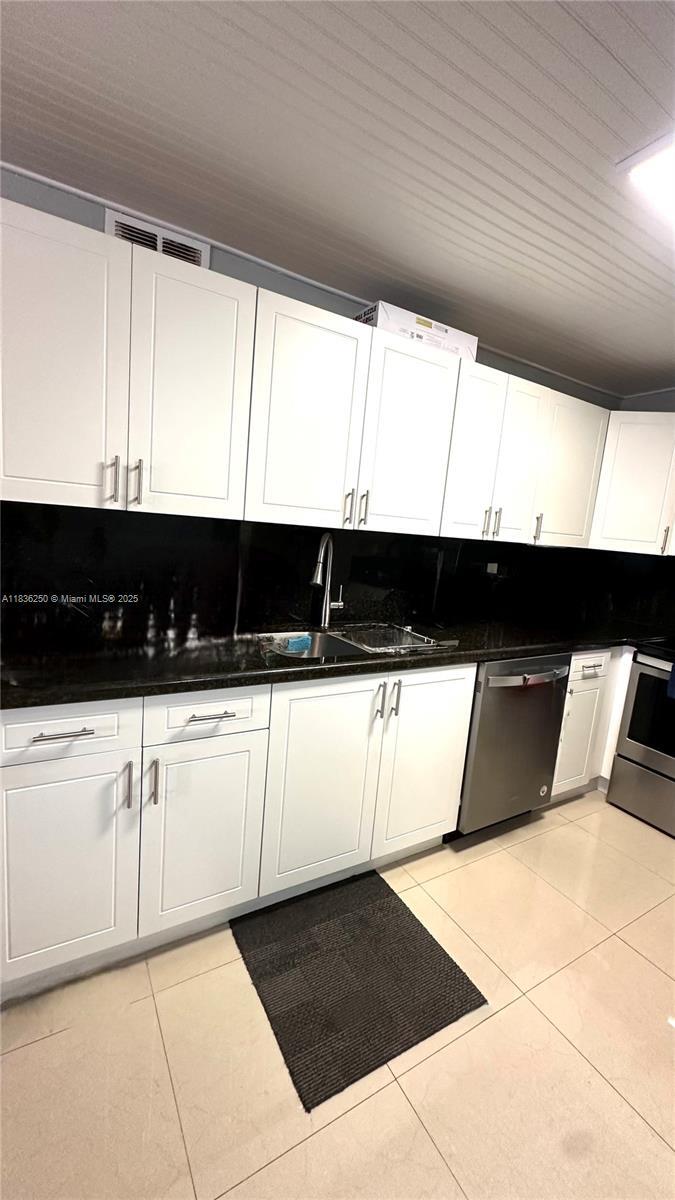 Property Photo: 1810 W 56th St 3317 FL 33012