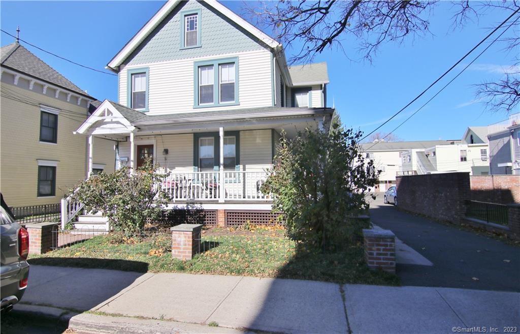 Property Photo:  11 Dolsen Place 2nd F  CT 06901 