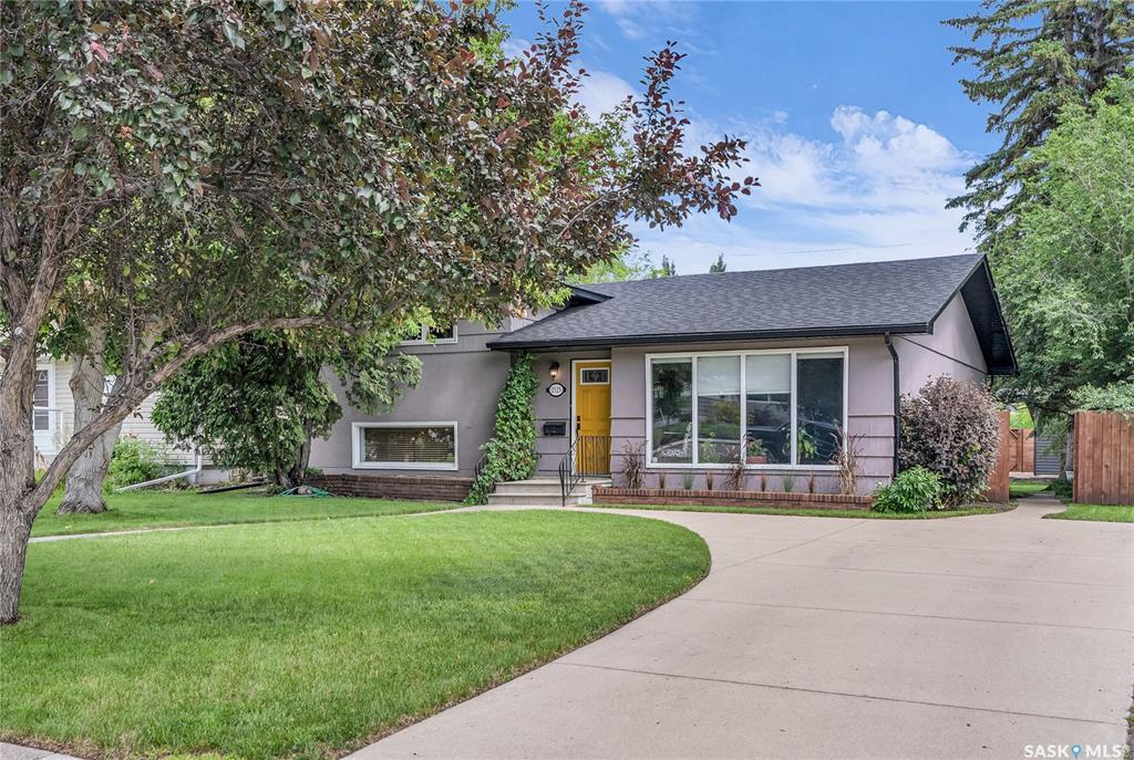 Property Photo: 2525 Lansdowne Avenue SK S7J 1H3