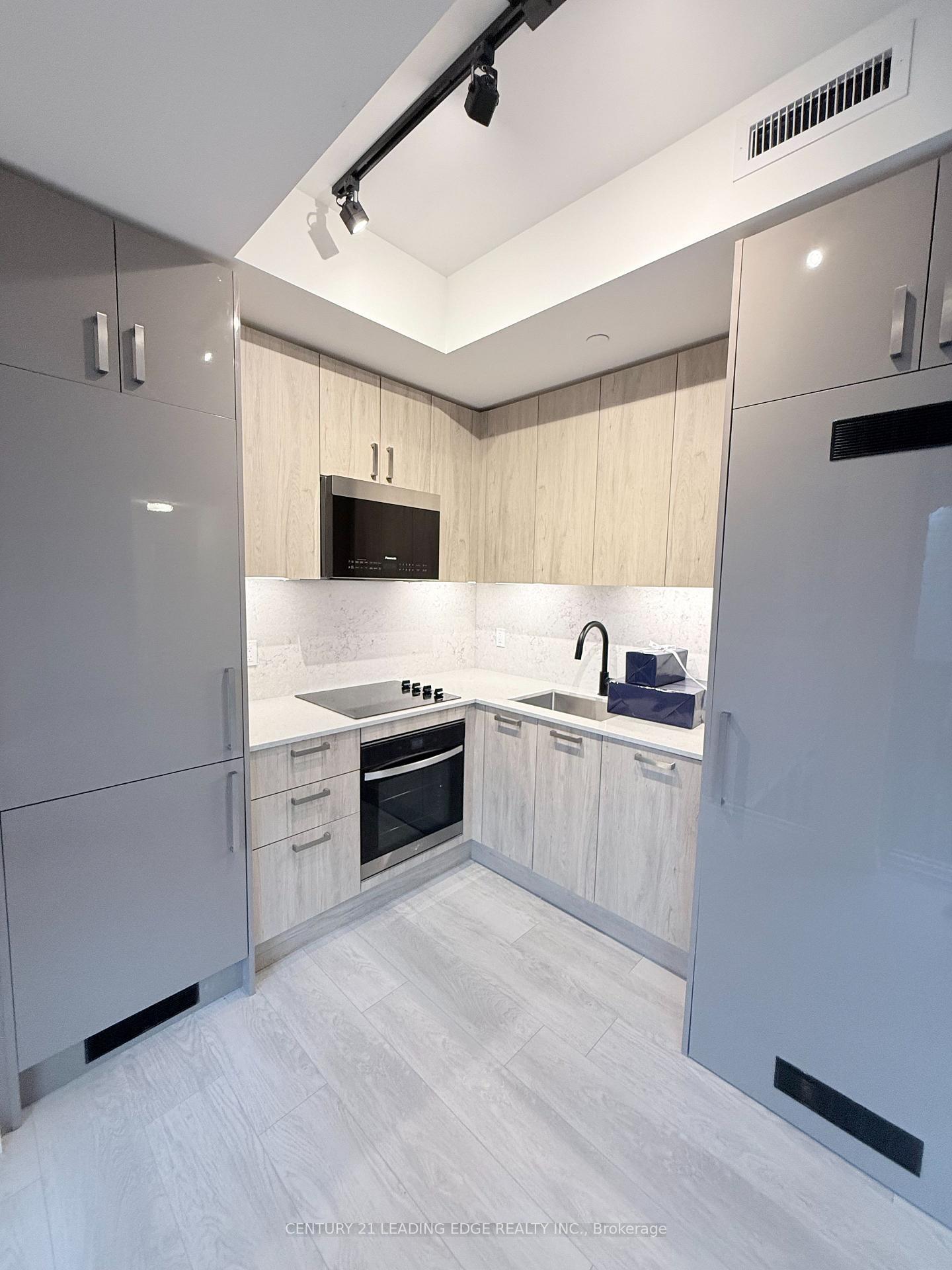 Property Photo:  280 Dundas Street W 516  ON M4T 1V4 