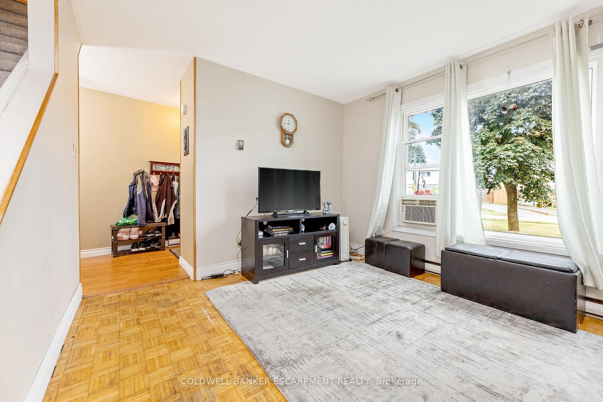 Property Photo: 9 Kingham Road ON L7J 1S3
