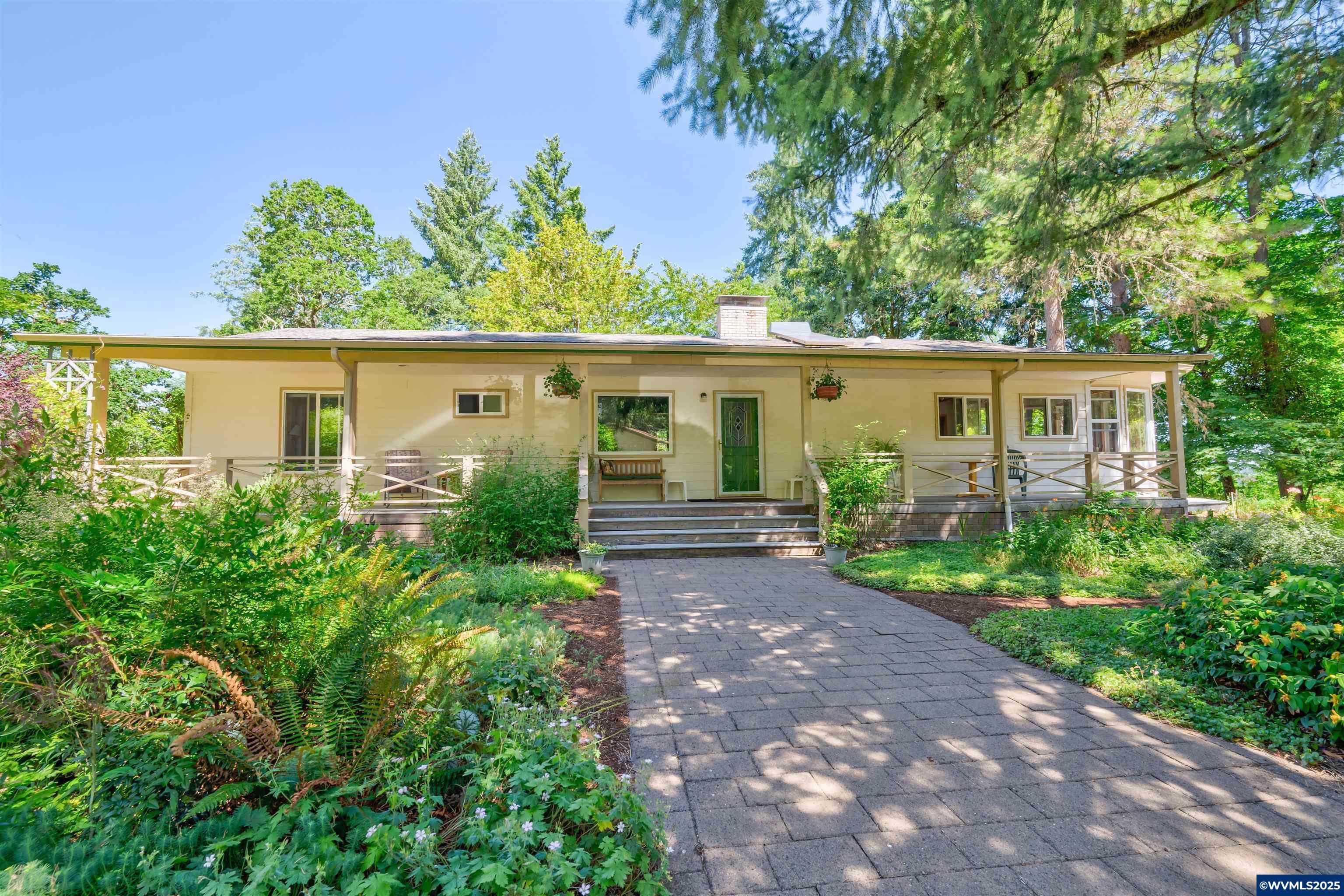Property Photo: 1628 SW Clay St OR 97338