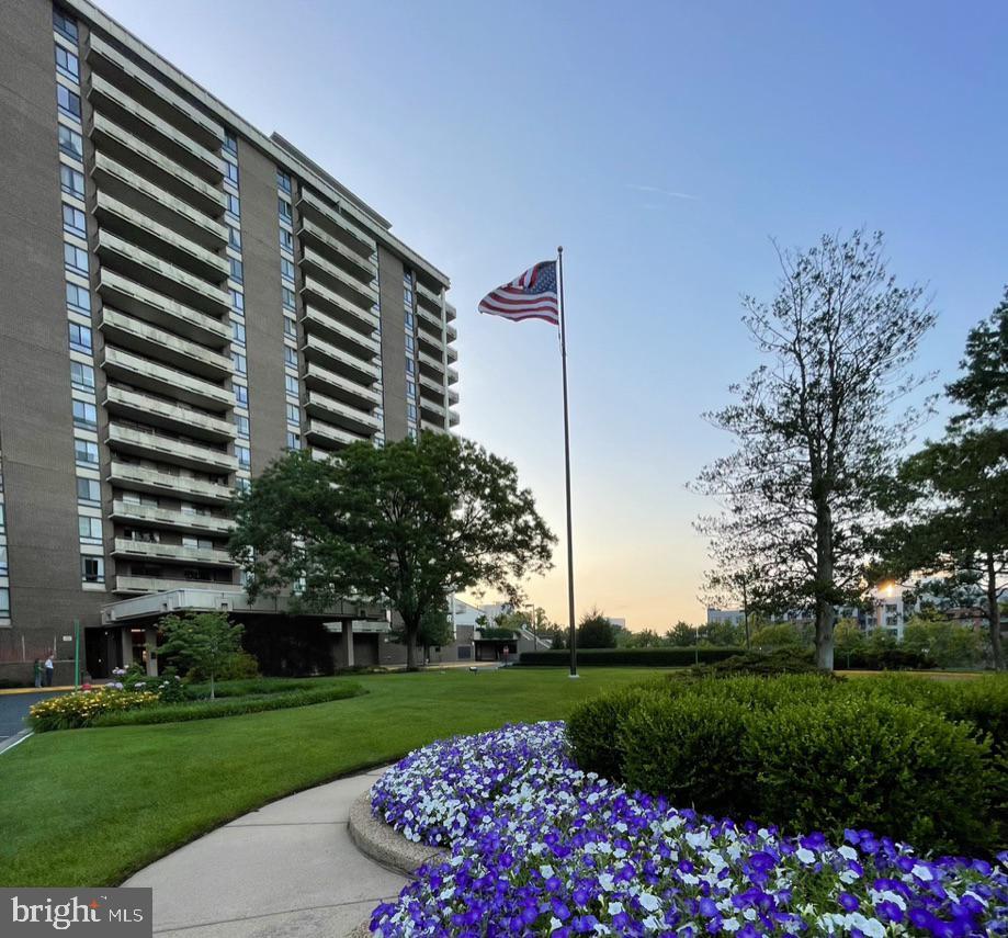 Property Photo:  1800 Old Meadow Road 609  VA 22102 