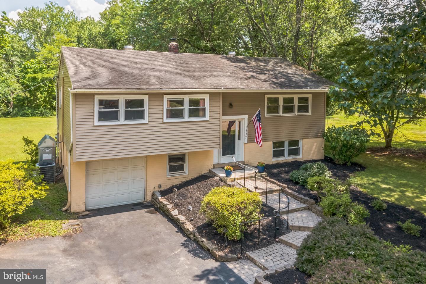 Property Photo: 1337 Veronica Lane PA 19460