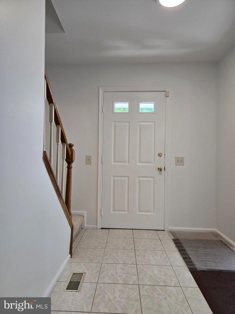 Property Photo: 13122 Serpentine Way MD 20904
