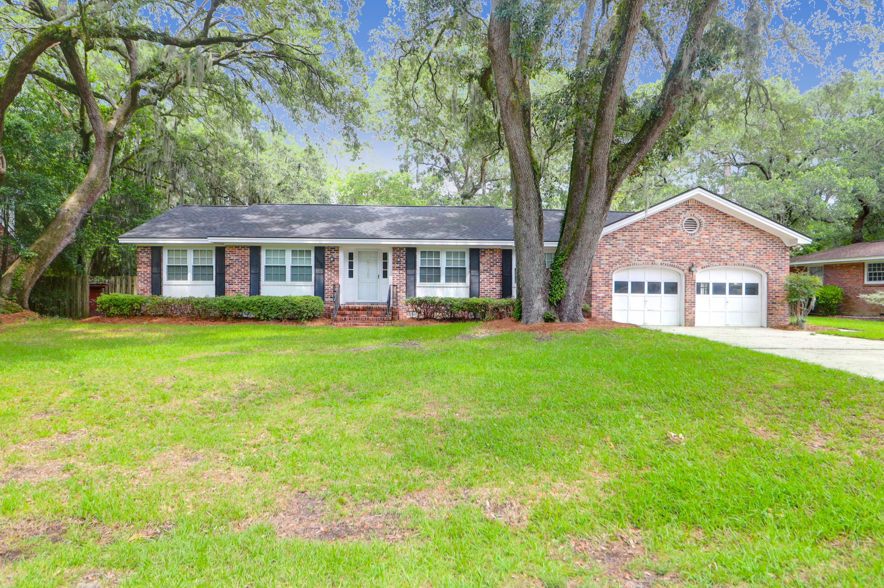 Property Photo: 1790 Balfoure Drive SC 29407