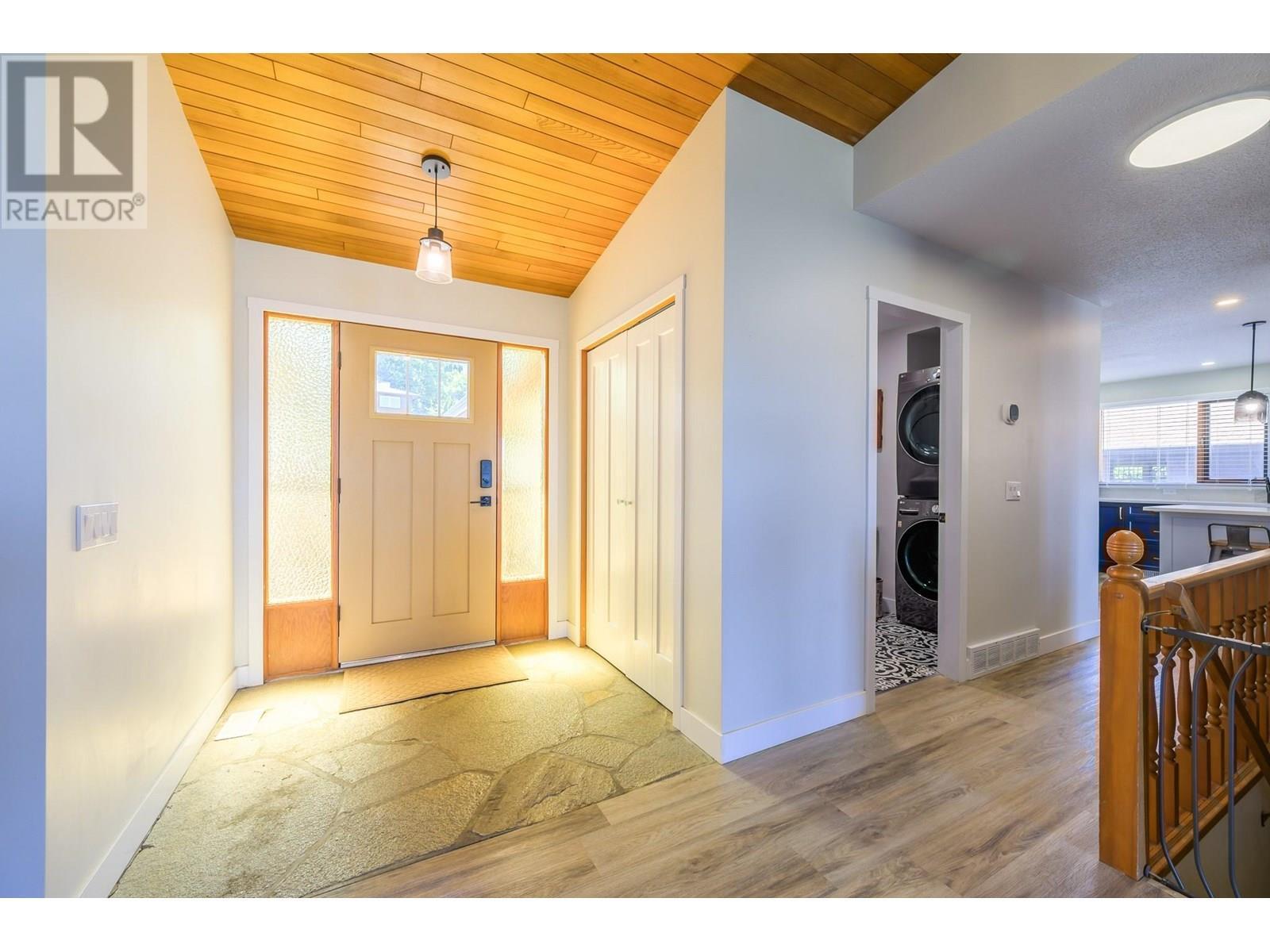 Property Photo: 356 Gleneagles Drive BC V2E 1Z4