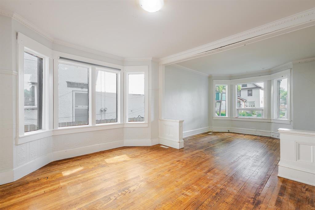 Property Photo: 438 St John'S Avenue MB R2W 1H7