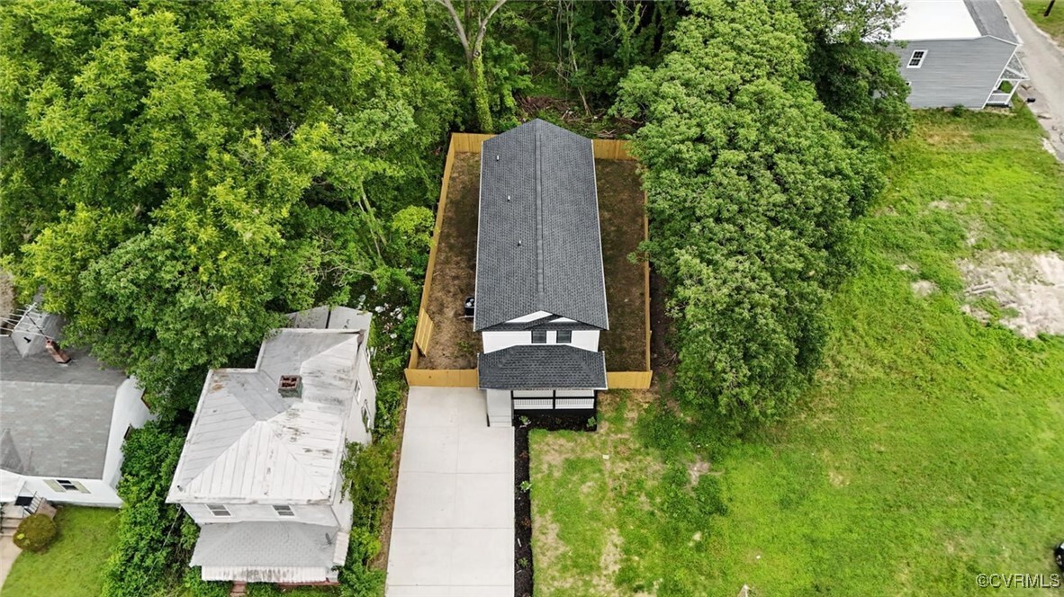 Property Photo: 409 Mistletoe Street VA 23803