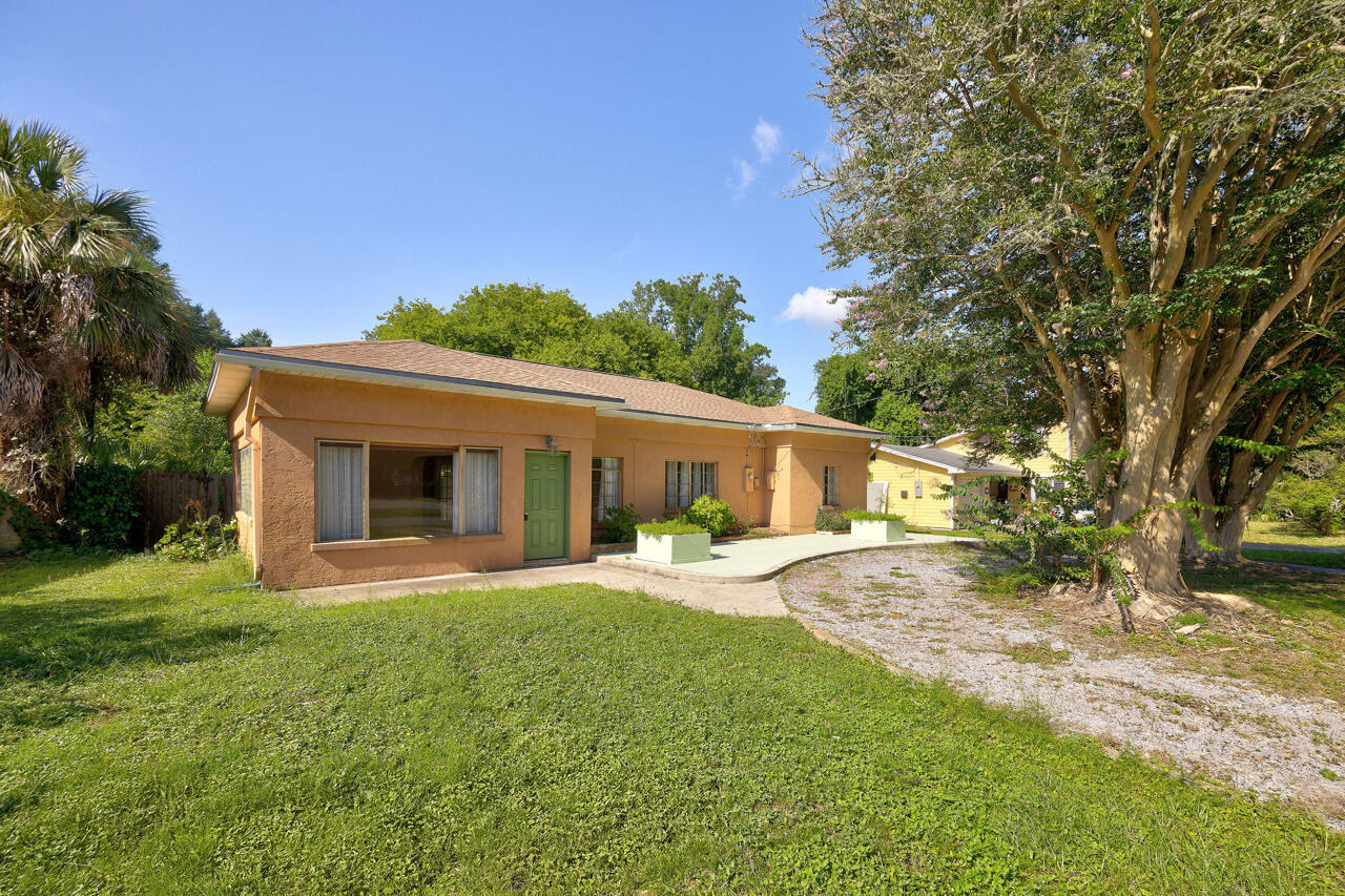 Property Photo: 352 SE Hollywood Boulevard FL 32548