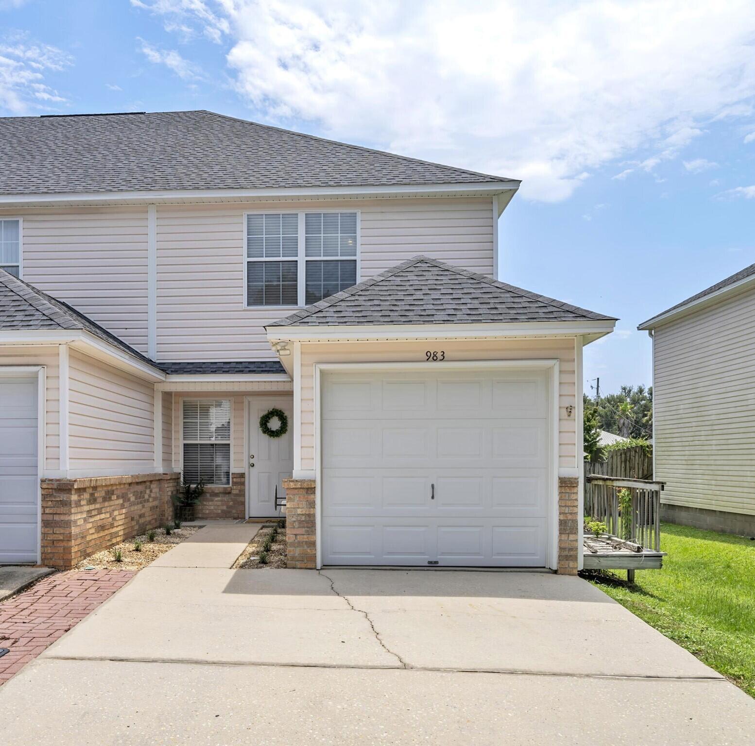 Property Photo: 983 Scenic Oak Lane Lane FL 32547
