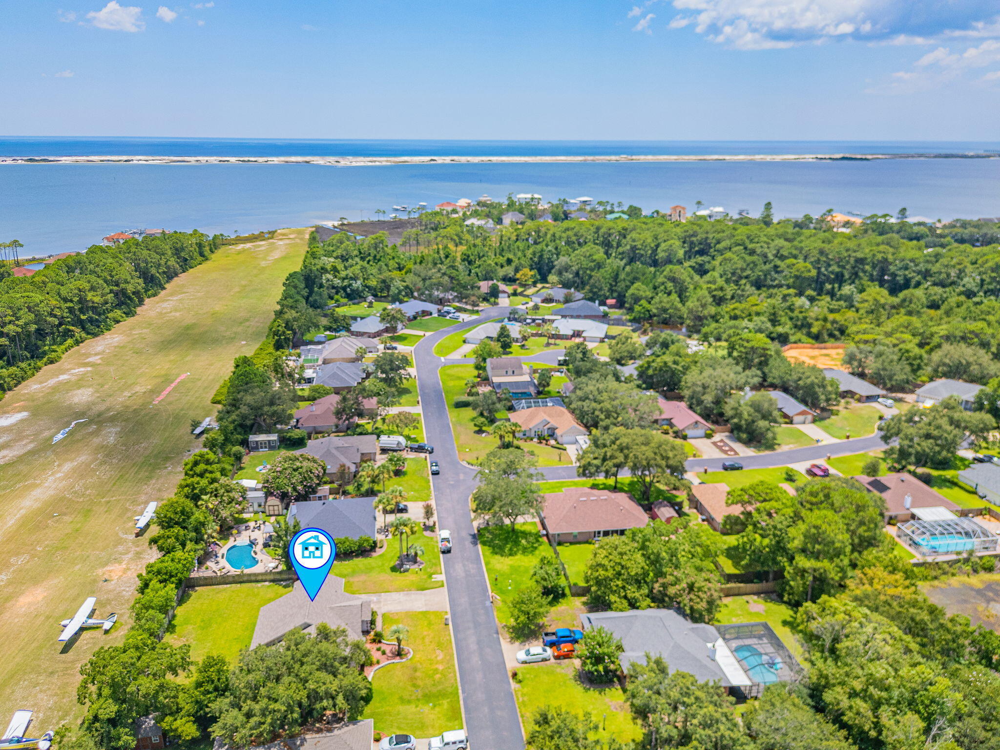Property Photo: 9352 Vandivere Drive FL 32566