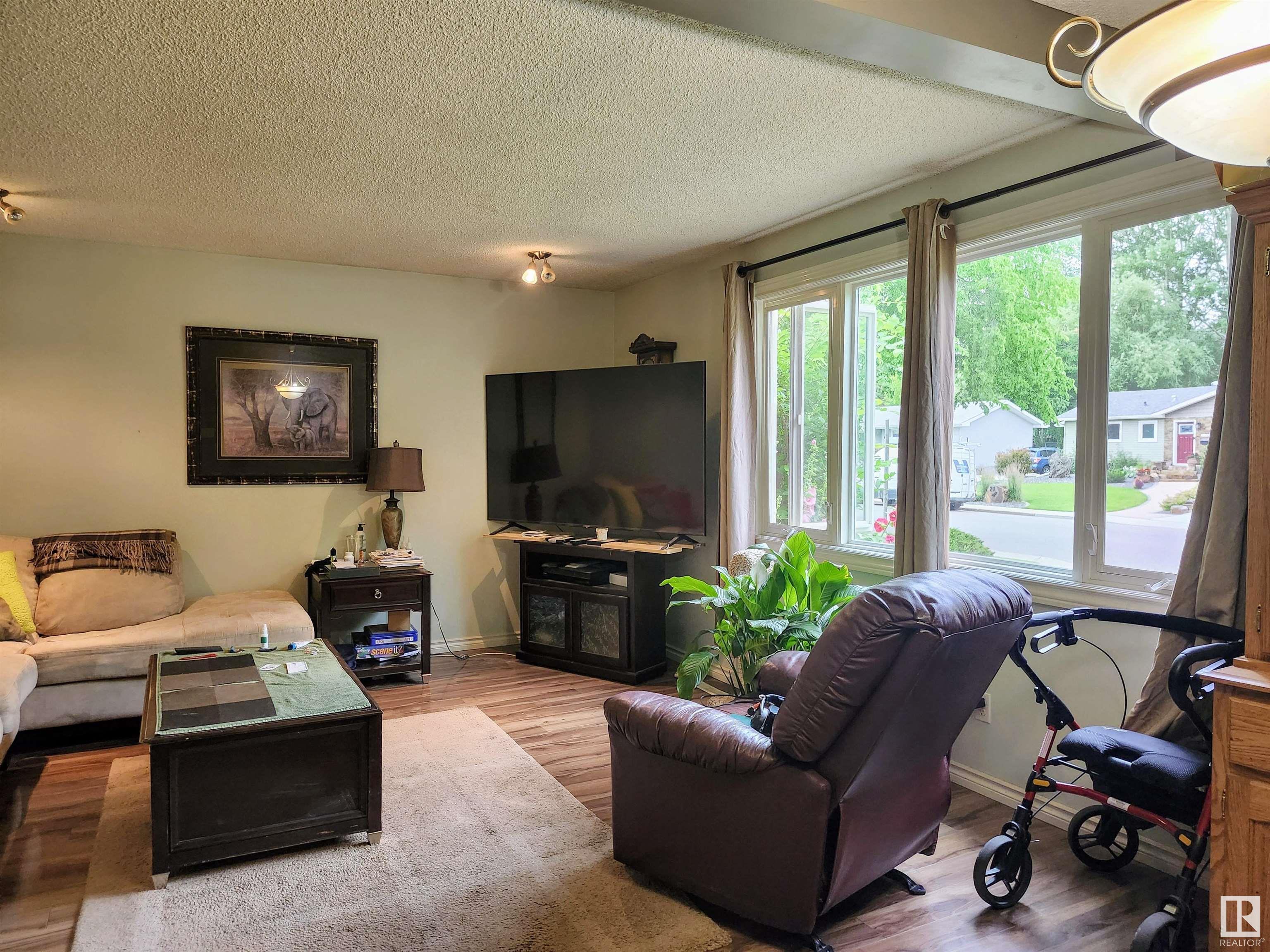 Property Photo:  16 Raven Drive  AB T8A 0C5 