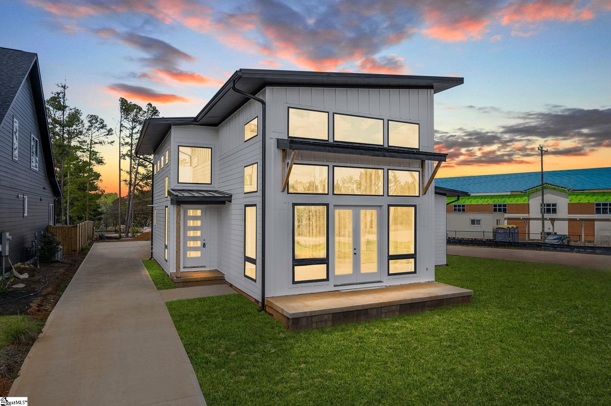 Property Photo:  8 Village Crest Drive  SC 29607 