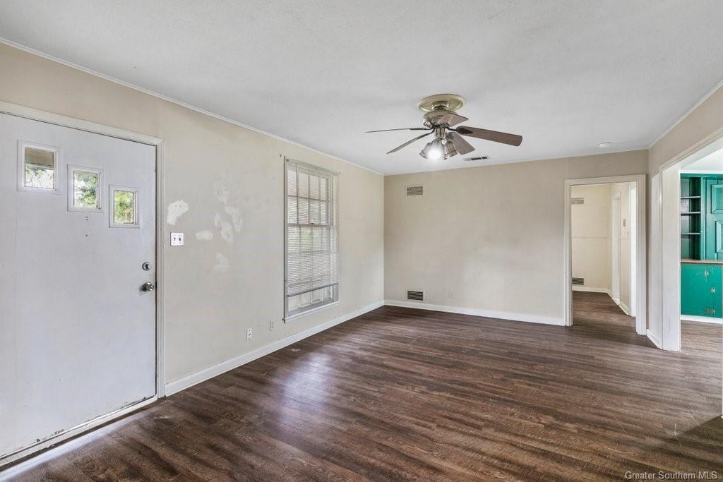 Property Photo: 417 E Claude Street LA 70605
