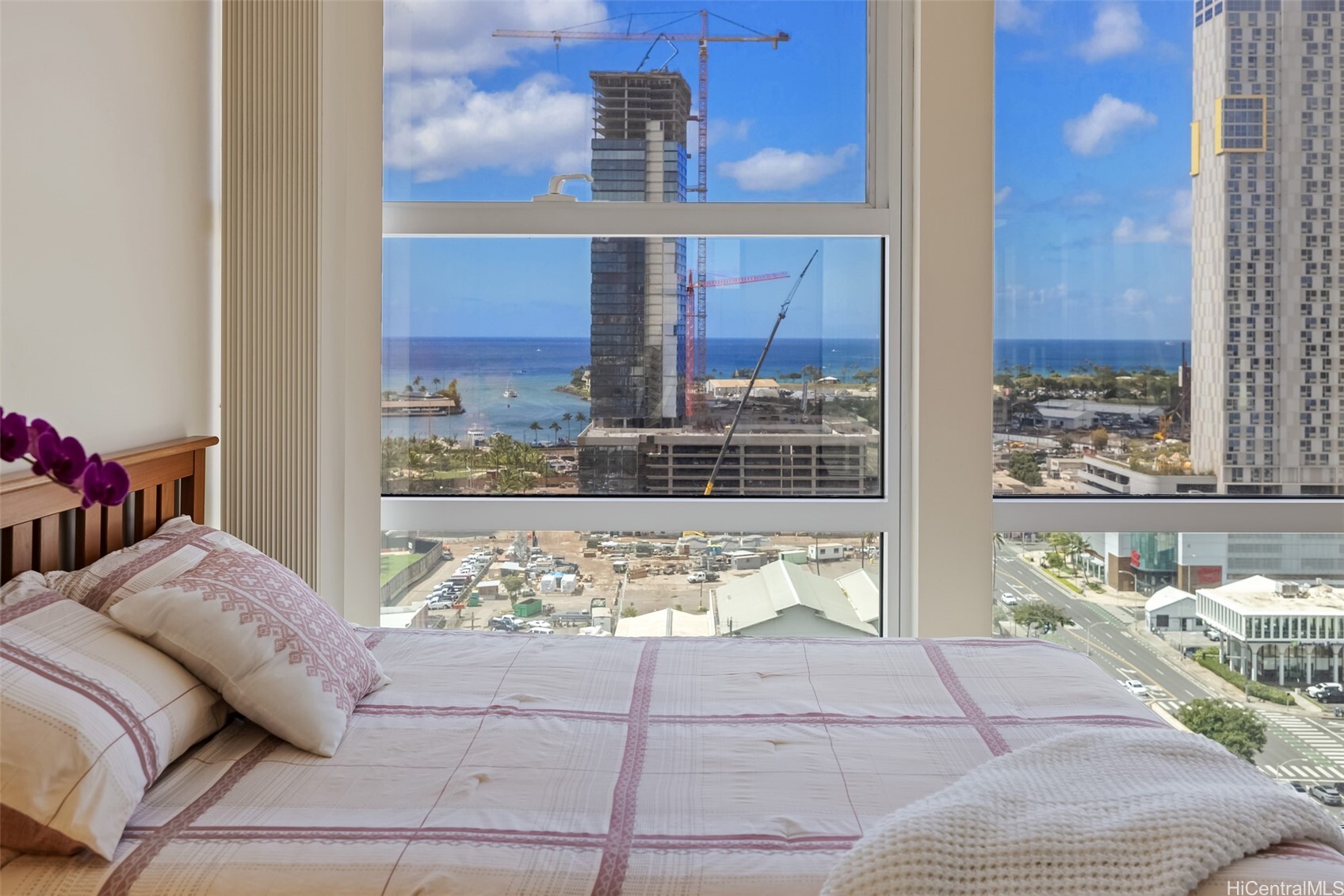 Property Photo:  909 Kapiolani Boulevard 2002  HI 96814 