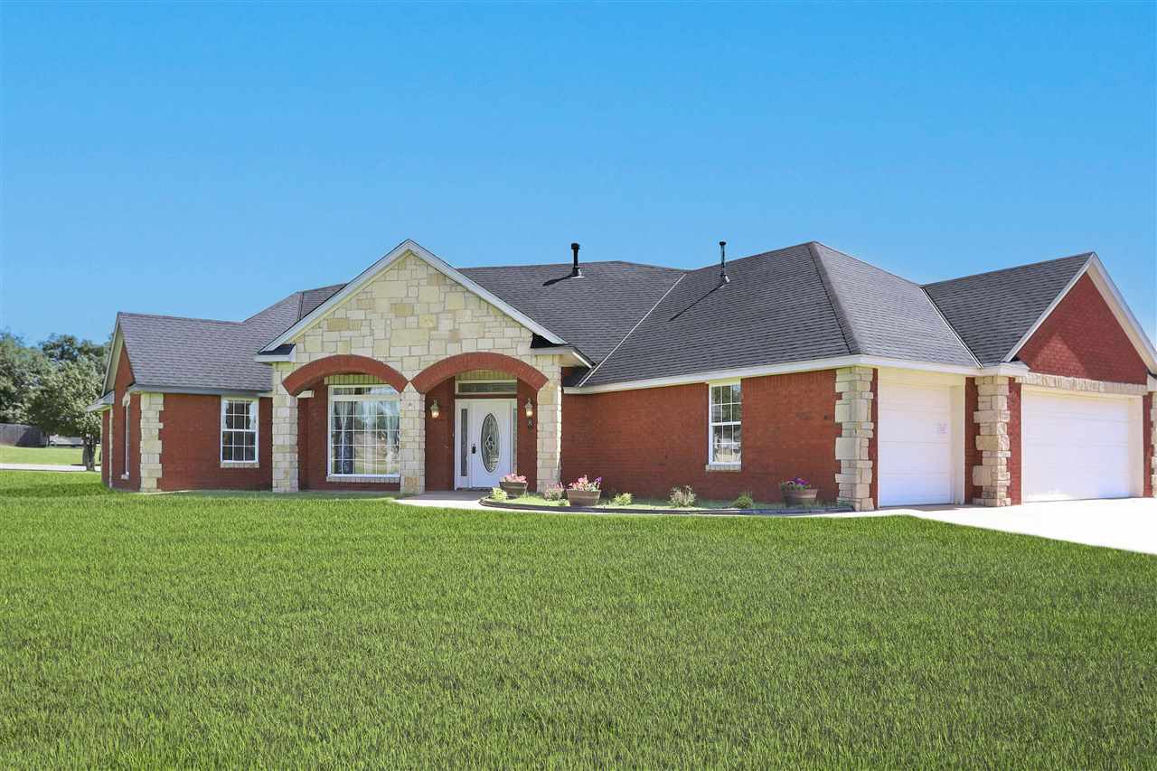 Property Photo: 203 Parkview Dr OK 73541
