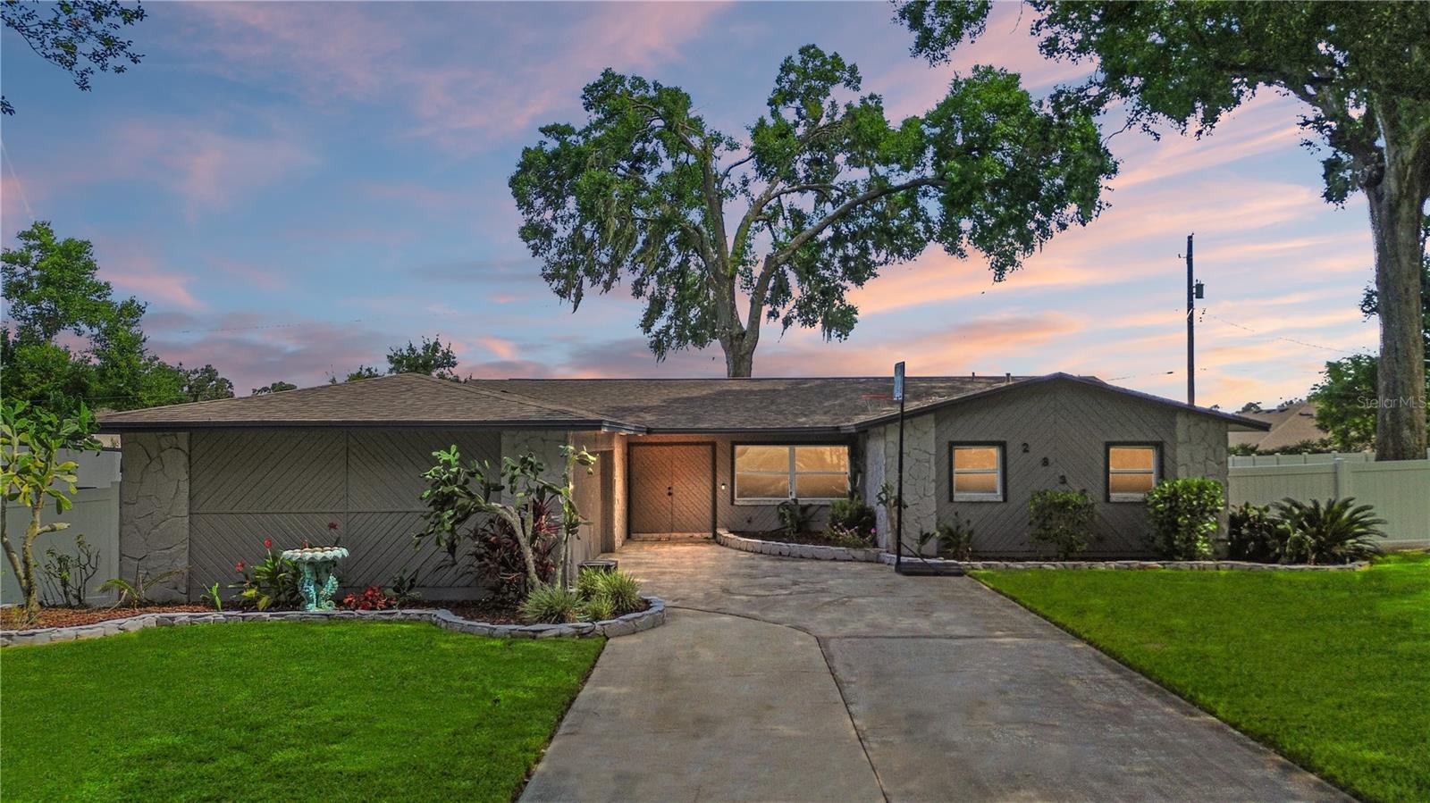 Property Photo: 2838 Springdell Circle FL 33596