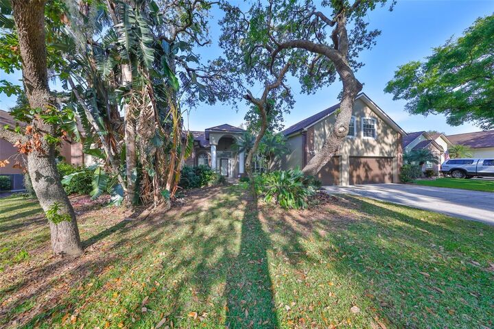 Property Photo: 2561 Regal River Road FL 33596