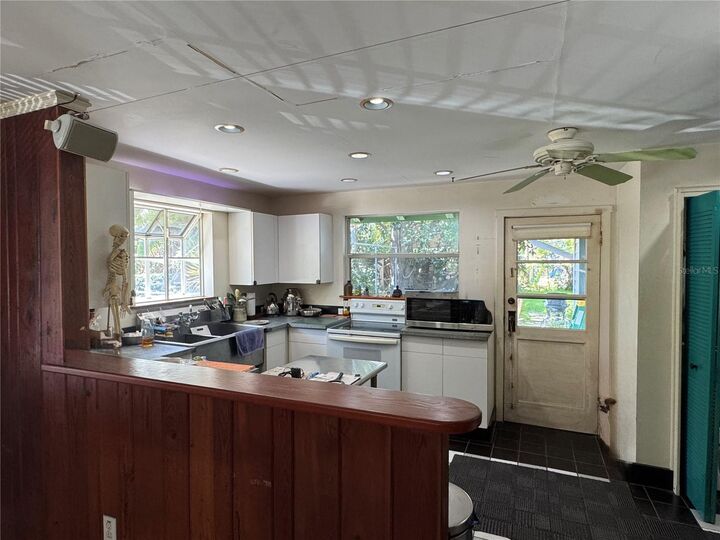 Property Photo:  1109 Patterson Drive  FL 34234 