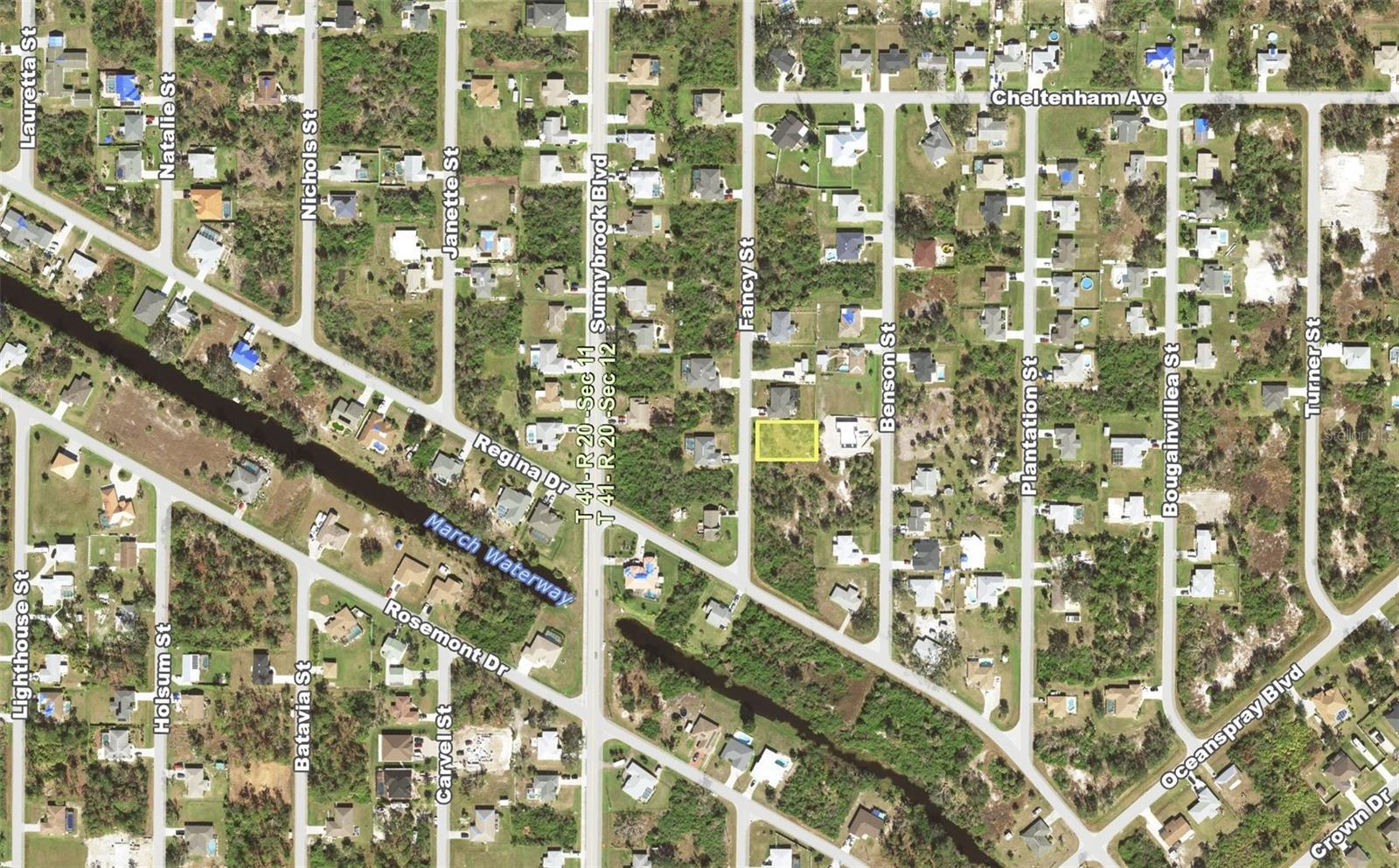 Property Photo: 7140 Fancy Street FL 34224