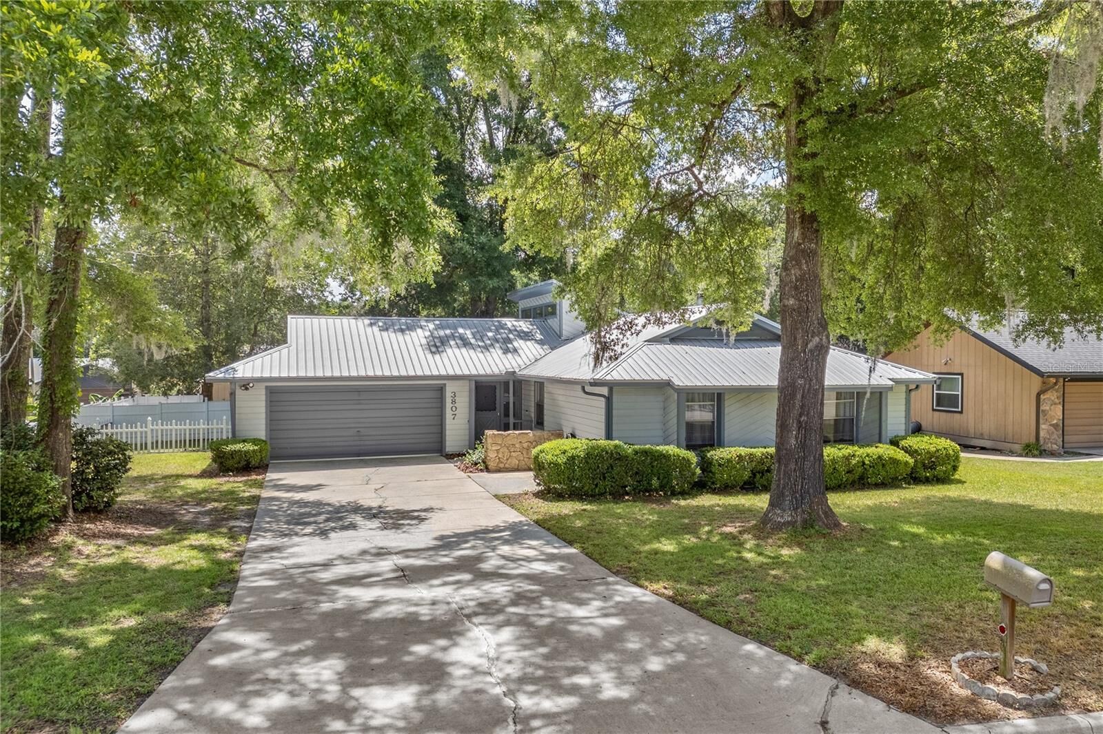 Property Photo: 3807 NW 108th Boulevard FL 32606