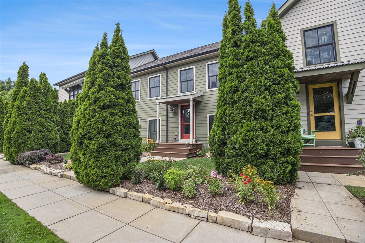 2137 New Town Drive  Grand Rapids MI 49525 photo