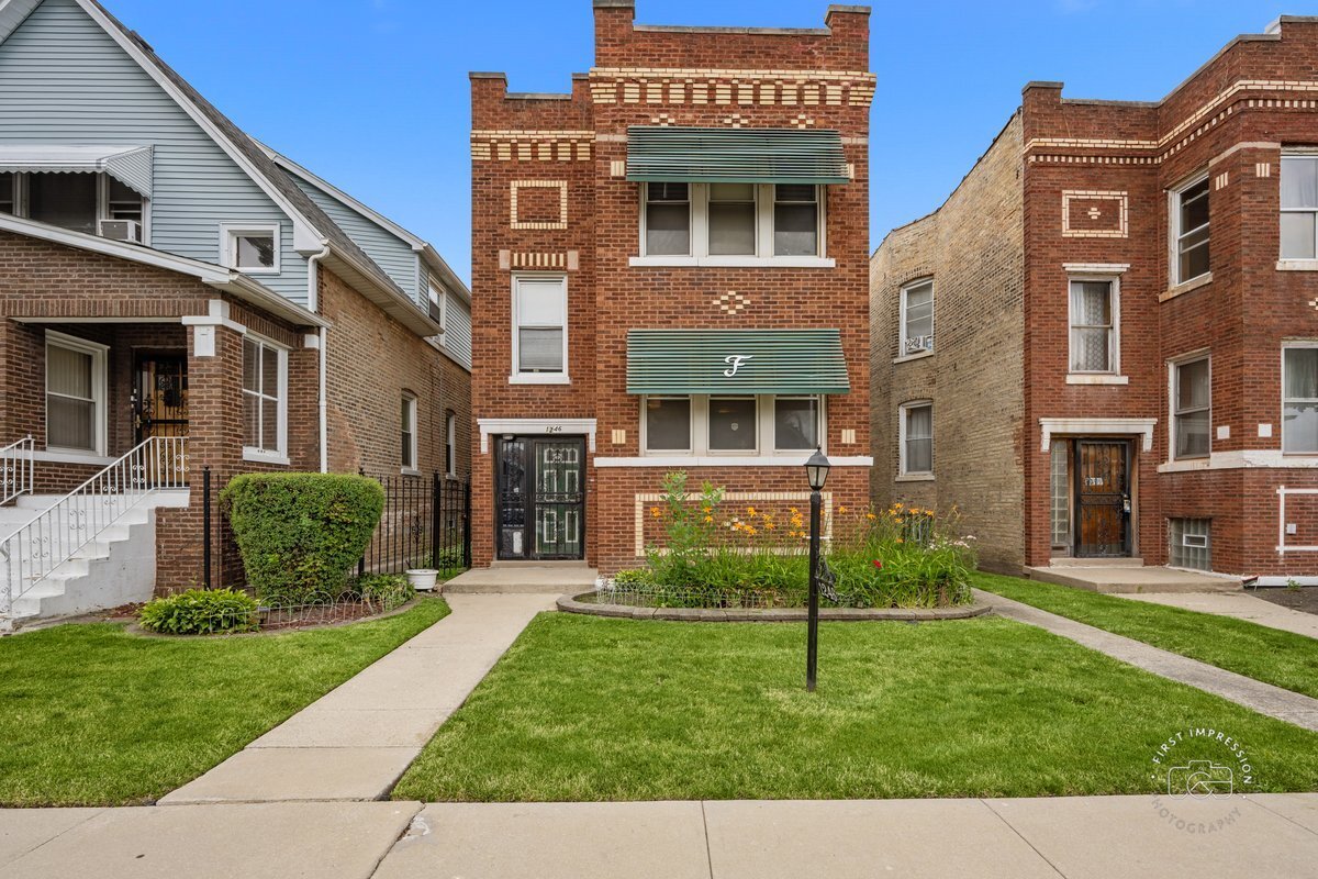 Property Photo: 1246 N Monitor Avenue IL 60651