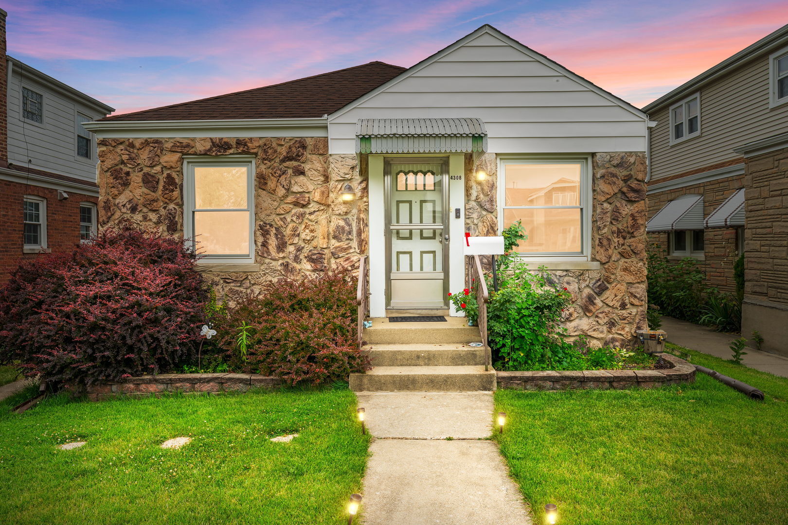 Property Photo: 4308 N Ozark Avenue IL 60706