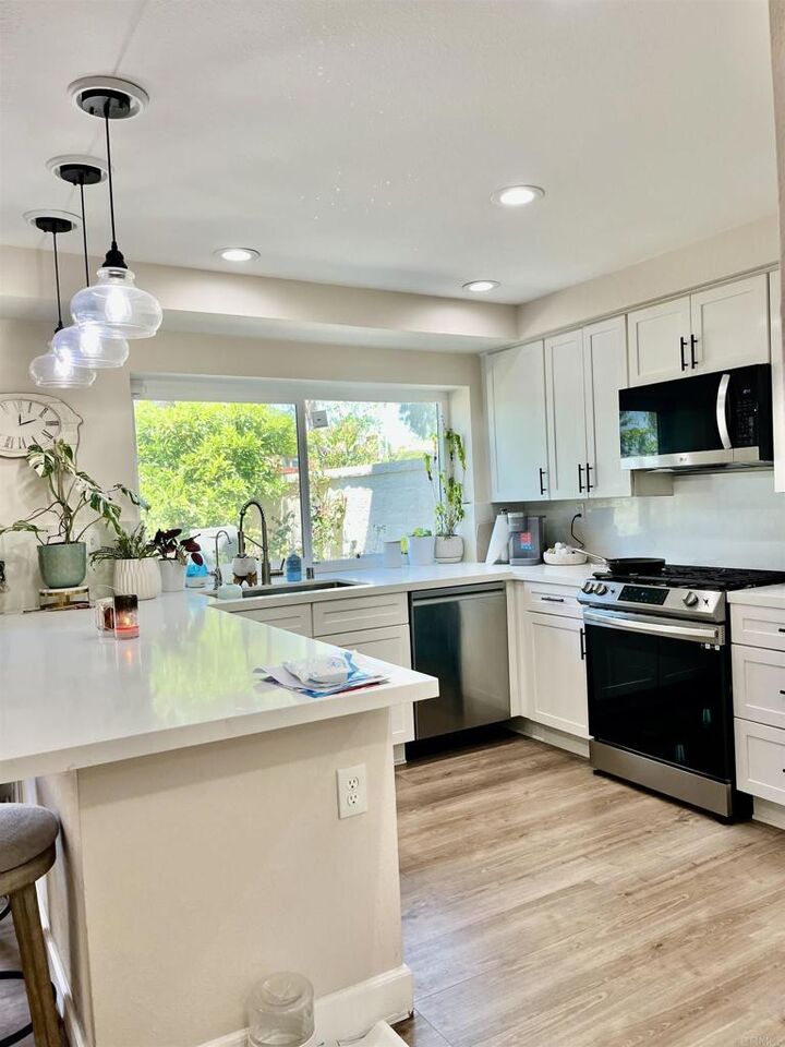 Property Photo:  13425 Via Almeria  CA 92782 