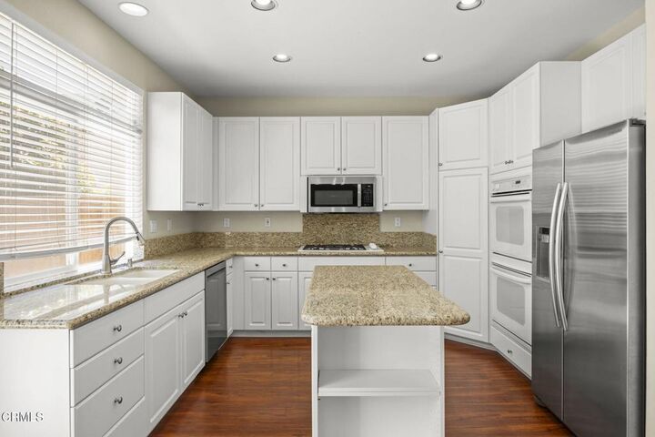 Property Photo:  724 Parrish Street  CA 93003 