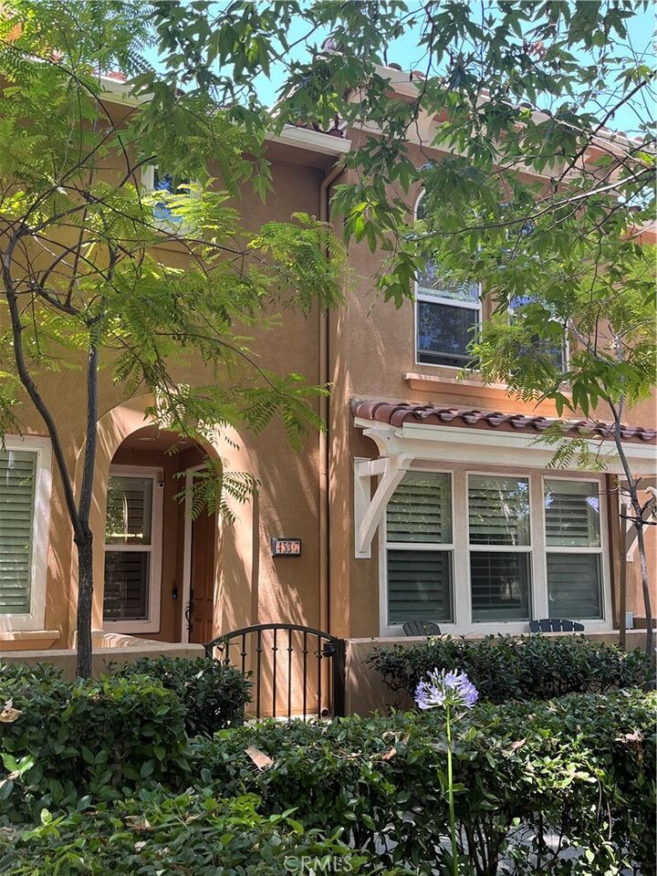 Property Photo:  453 N Altadena Drive 7  CA 91107 