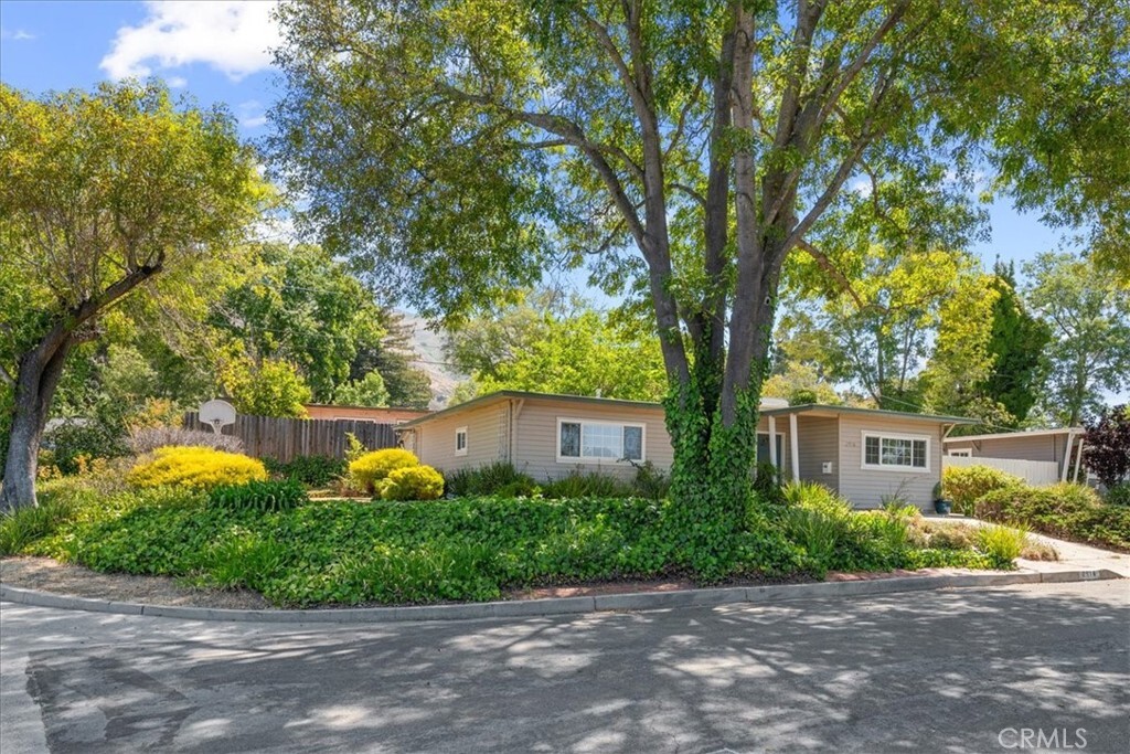 Property Photo:  2516 Greta Place  CA 93401 