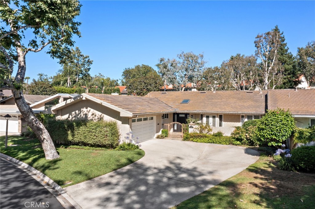 Property Photo: 2719 Vista Umbrosa CA 92660