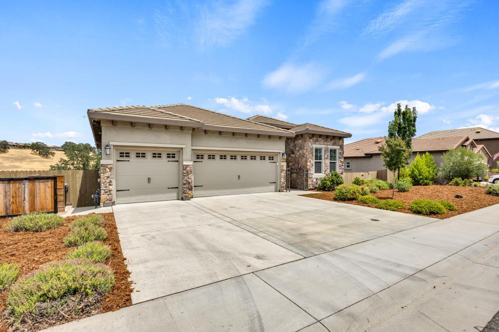Property Photo: 116 Dempsey Court CA 95661