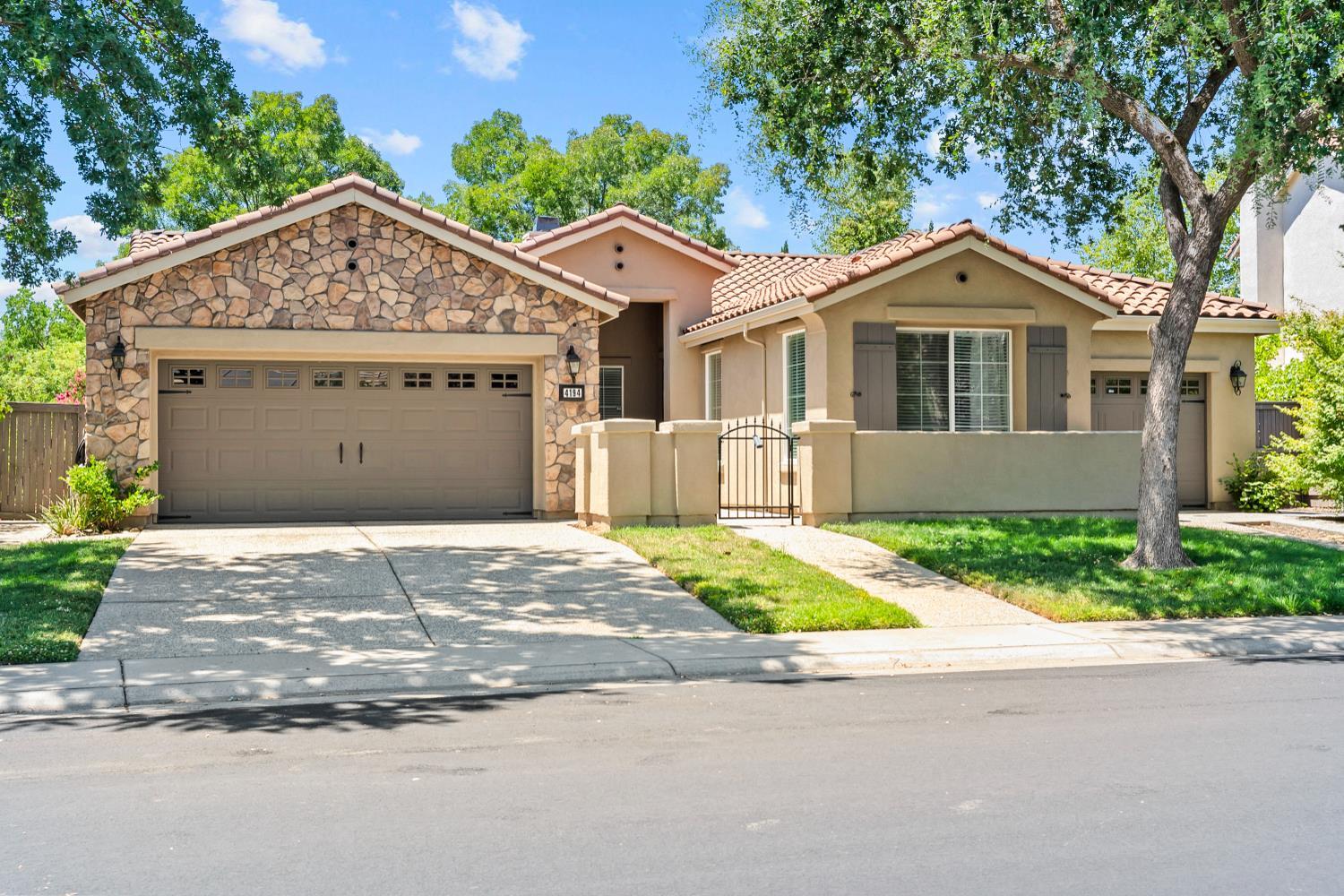 Property Photo: 4194 Tulip Park Way CA 95742