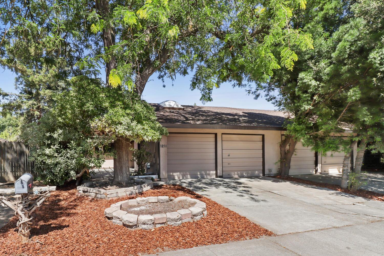 Property Photo: 1211 Arthur Street CA 95616