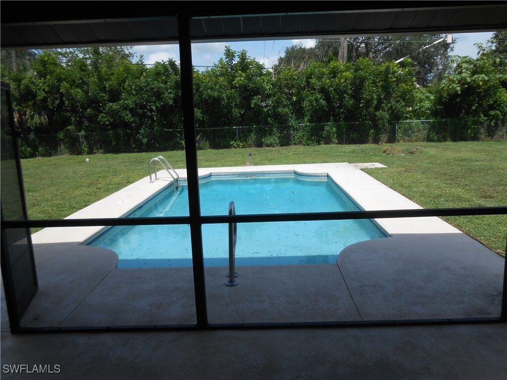 Property Photo: 524 Glendale Avenue FL 33936